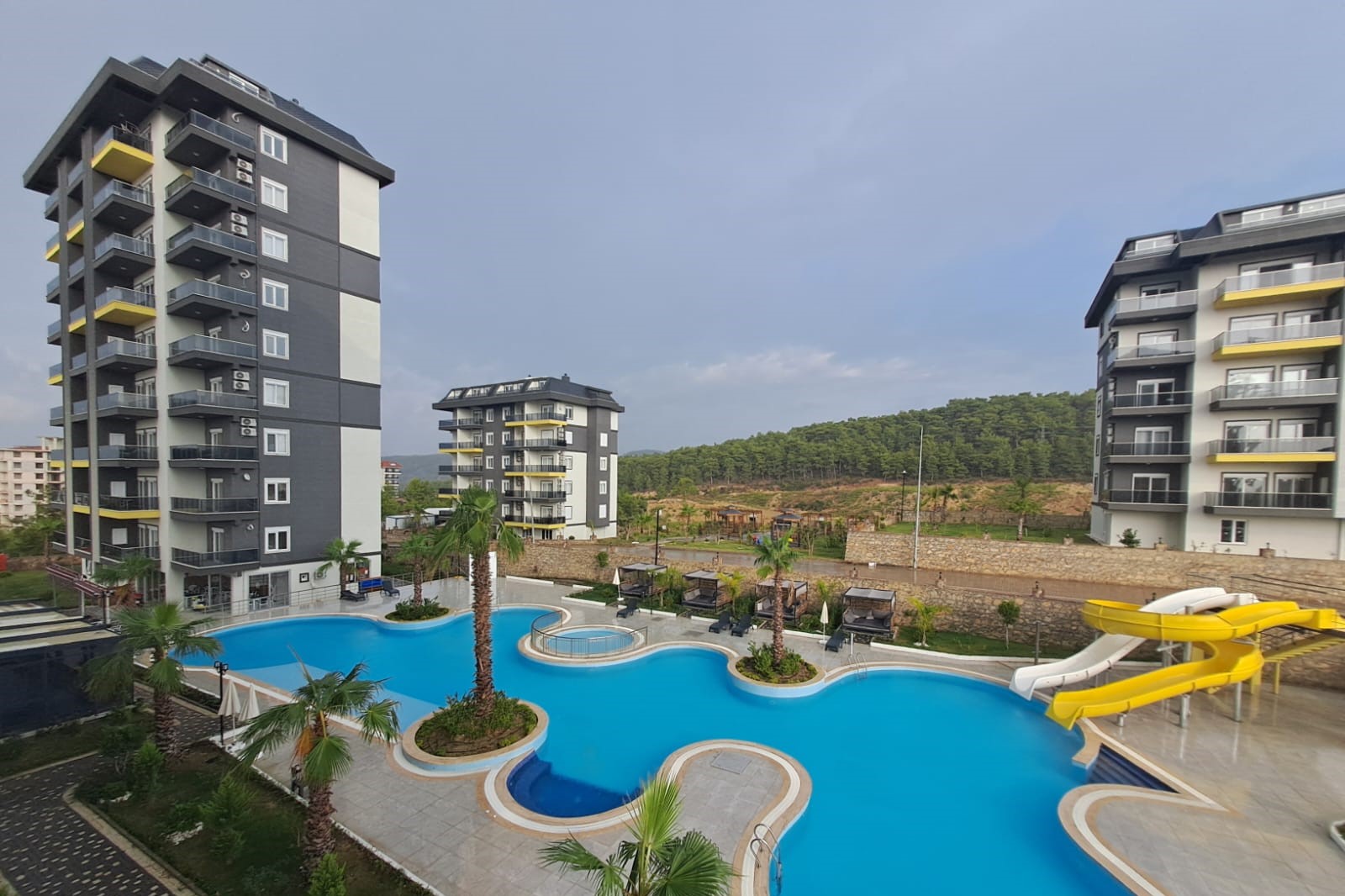 Alanya real estate with installments up to 1 year - new 1+1 apartment with sea views in Avsallar