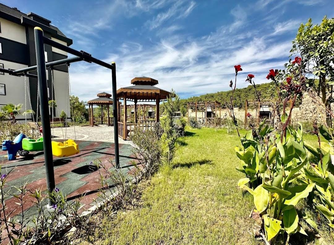 Alanya real estate with installments up to 1 year - new 1+1 apartment with sea views in Avsallar