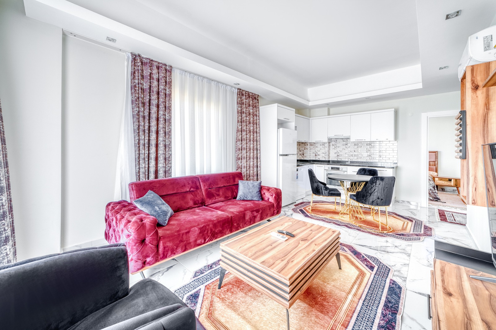 Alanya real estate with installments up to 1 year - new 1+1 apartment with sea views in Avsallar