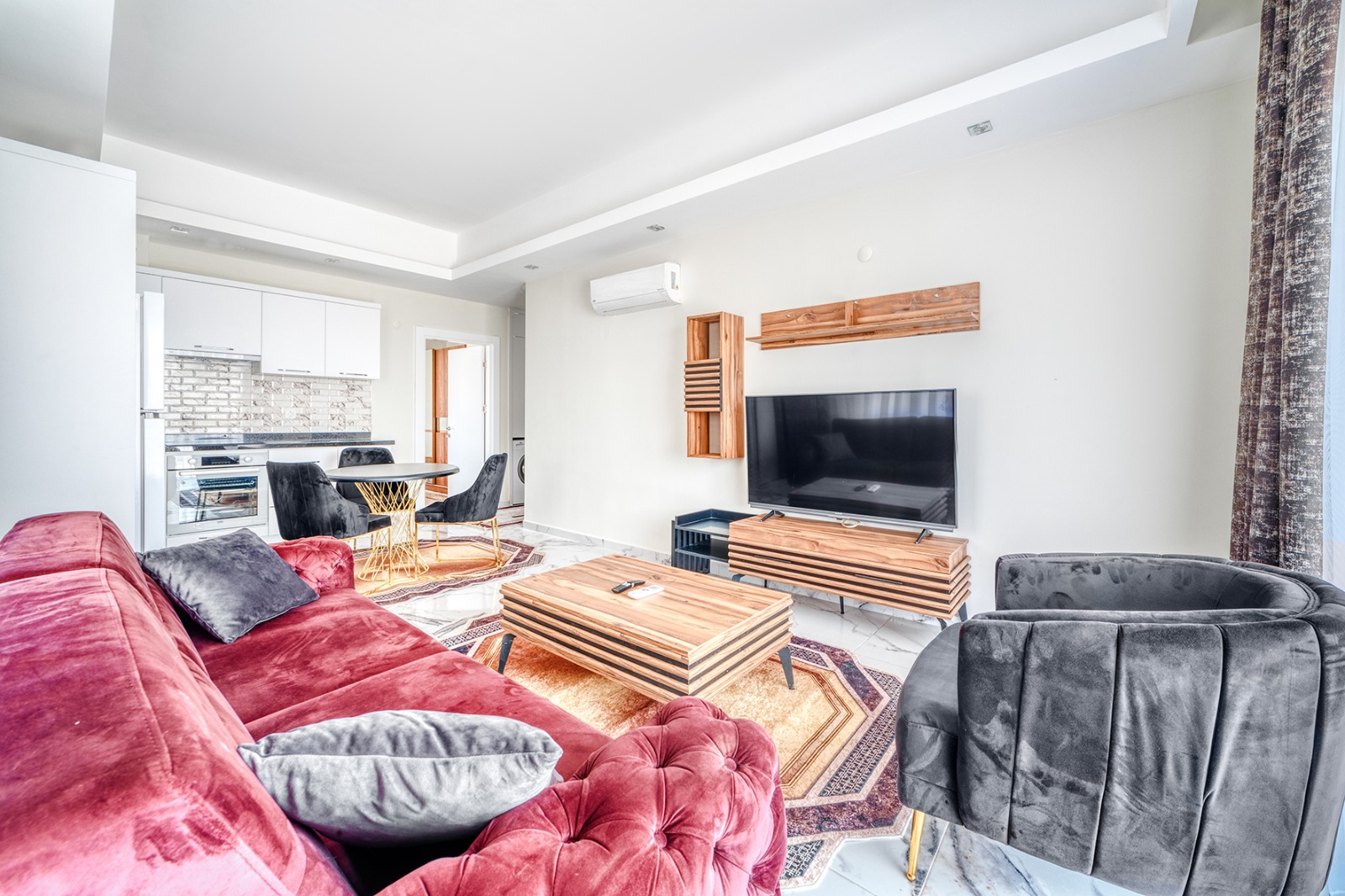 Alanya real estate with installments up to 1 year - new 1+1 apartment with sea views in Avsallar