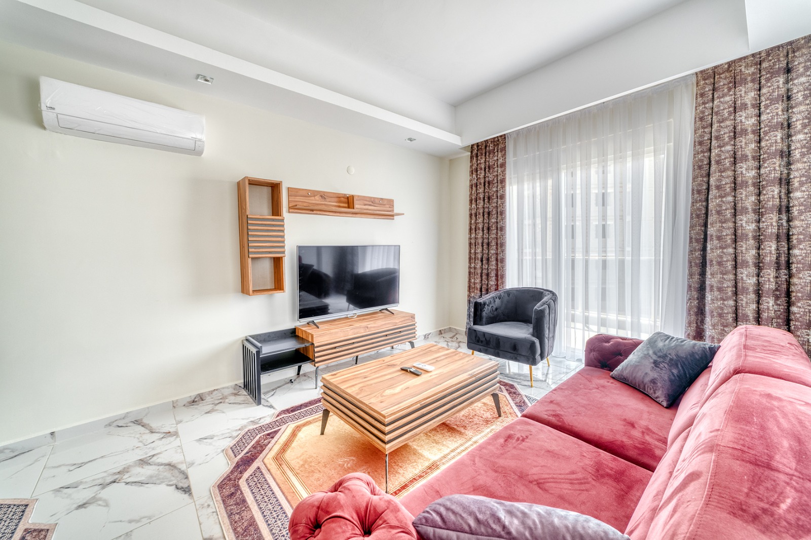 Alanya real estate with installments up to 1 year - new 1+1 apartment with sea views in Avsallar