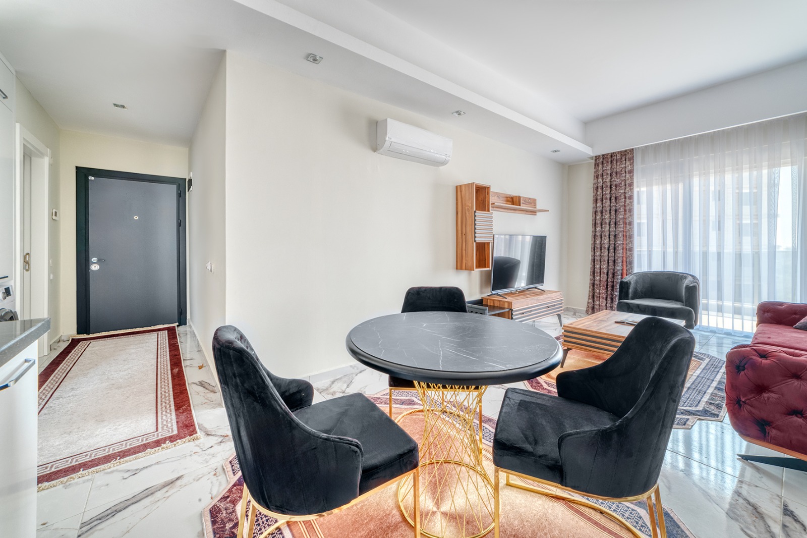 Alanya real estate with installments up to 1 year - new 1+1 apartment with sea views in Avsallar