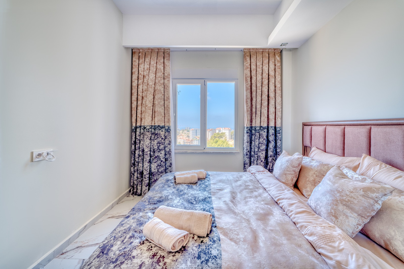 Alanya real estate with installments up to 1 year - new 1+1 apartment with sea views in Avsallar