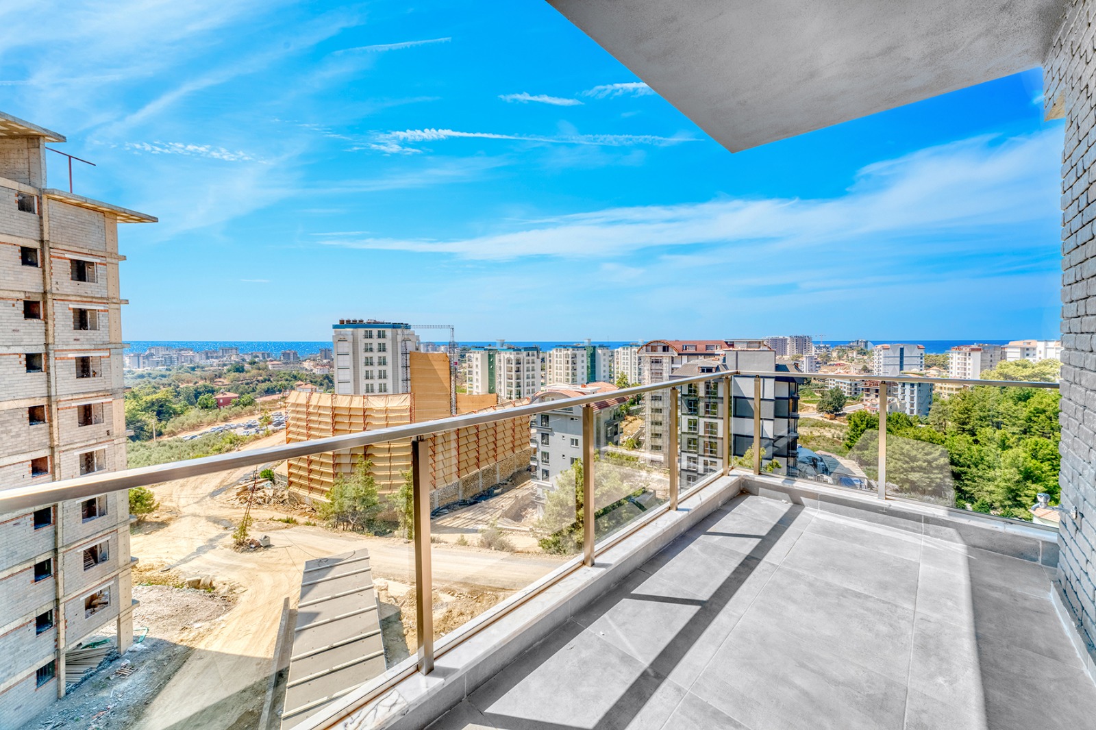 Alanya real estate with installments up to 1 year - new 1+1 apartment with sea views in Avsallar