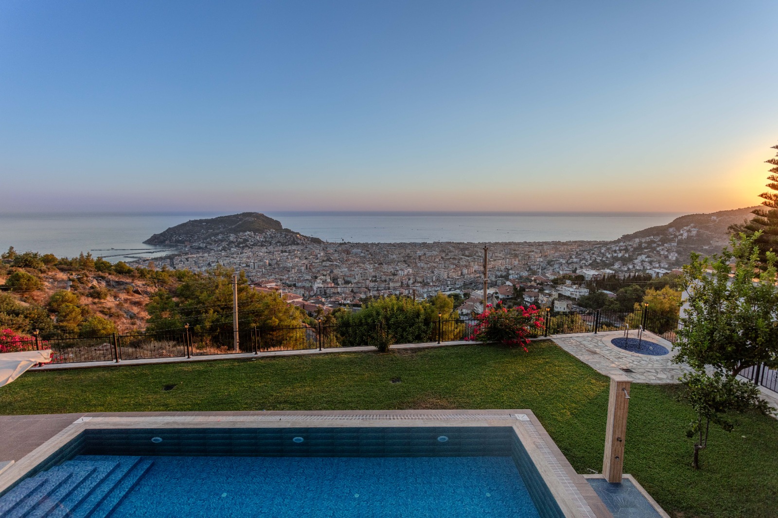 Private 5+2 villa in the center of Alanya, Bektaş district – furnished and with panoramic views