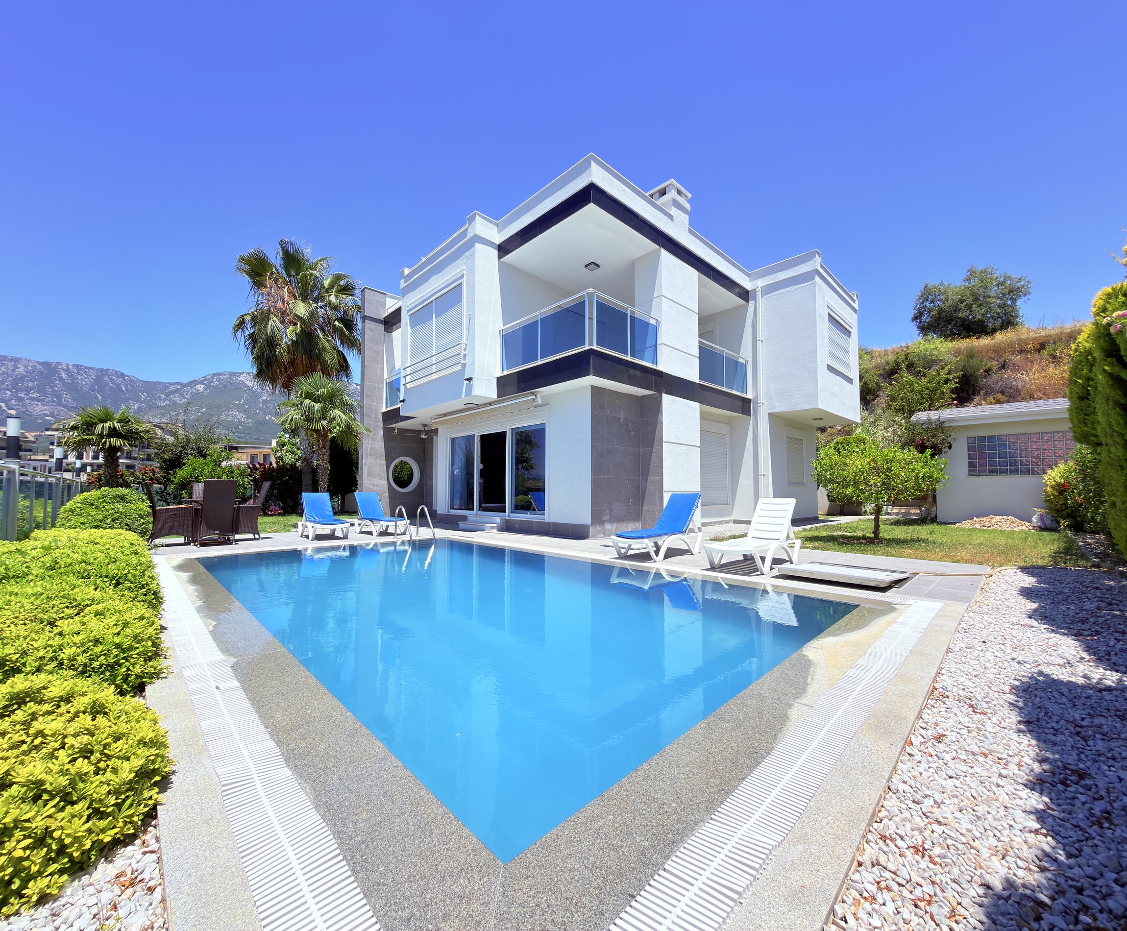 Two-story private villa 4+1 in Alanya – furnished, pool, sea view, Kargicak district