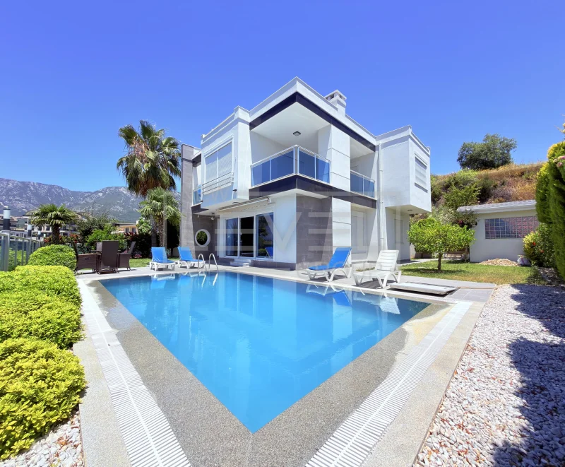 Two-story private villa 4+1 in Alanya – furnished, pool, sea view, Kargicak district