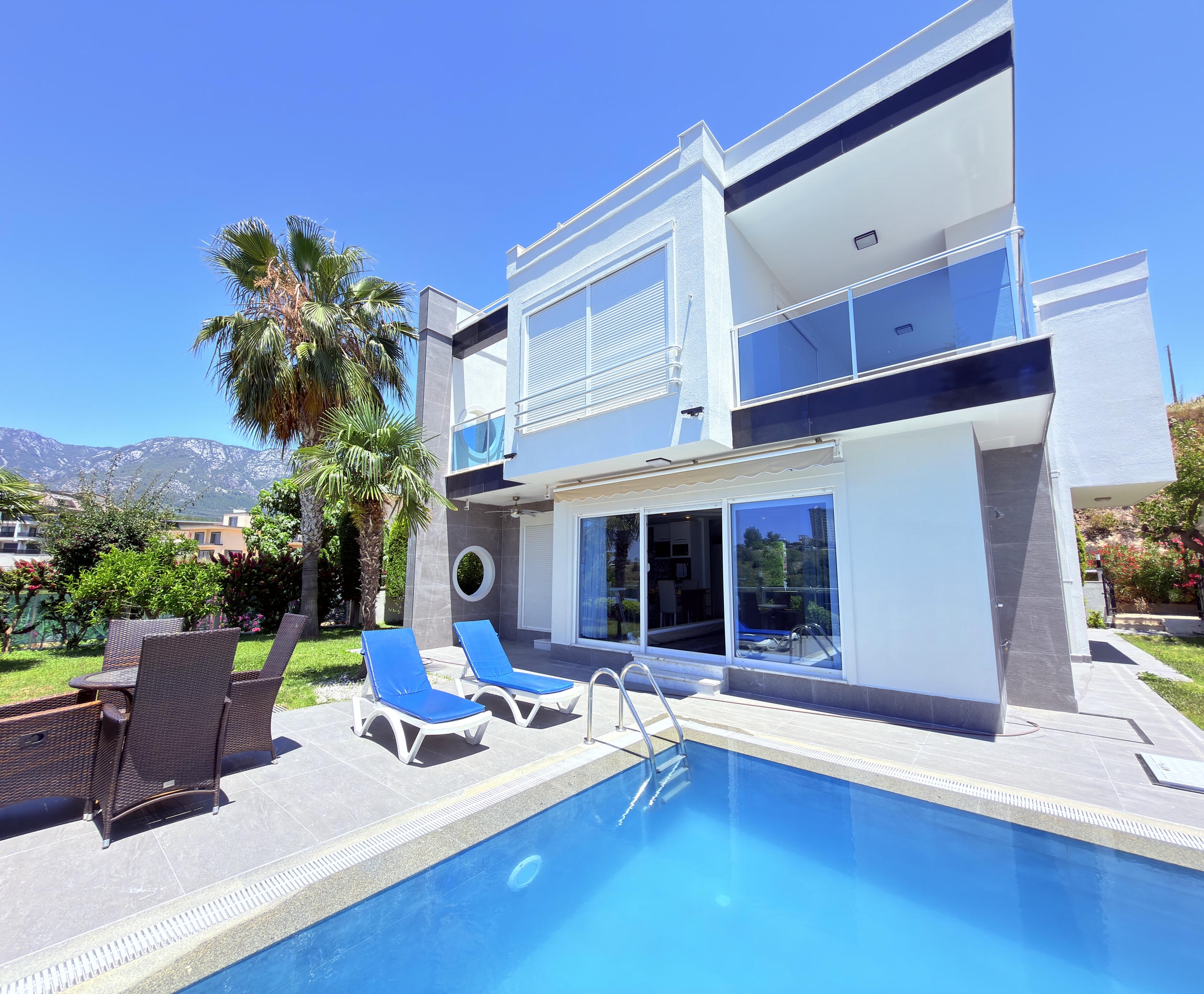 Two-story private villa 4+1 in Alanya – furnished, pool, sea view, Kargicak district