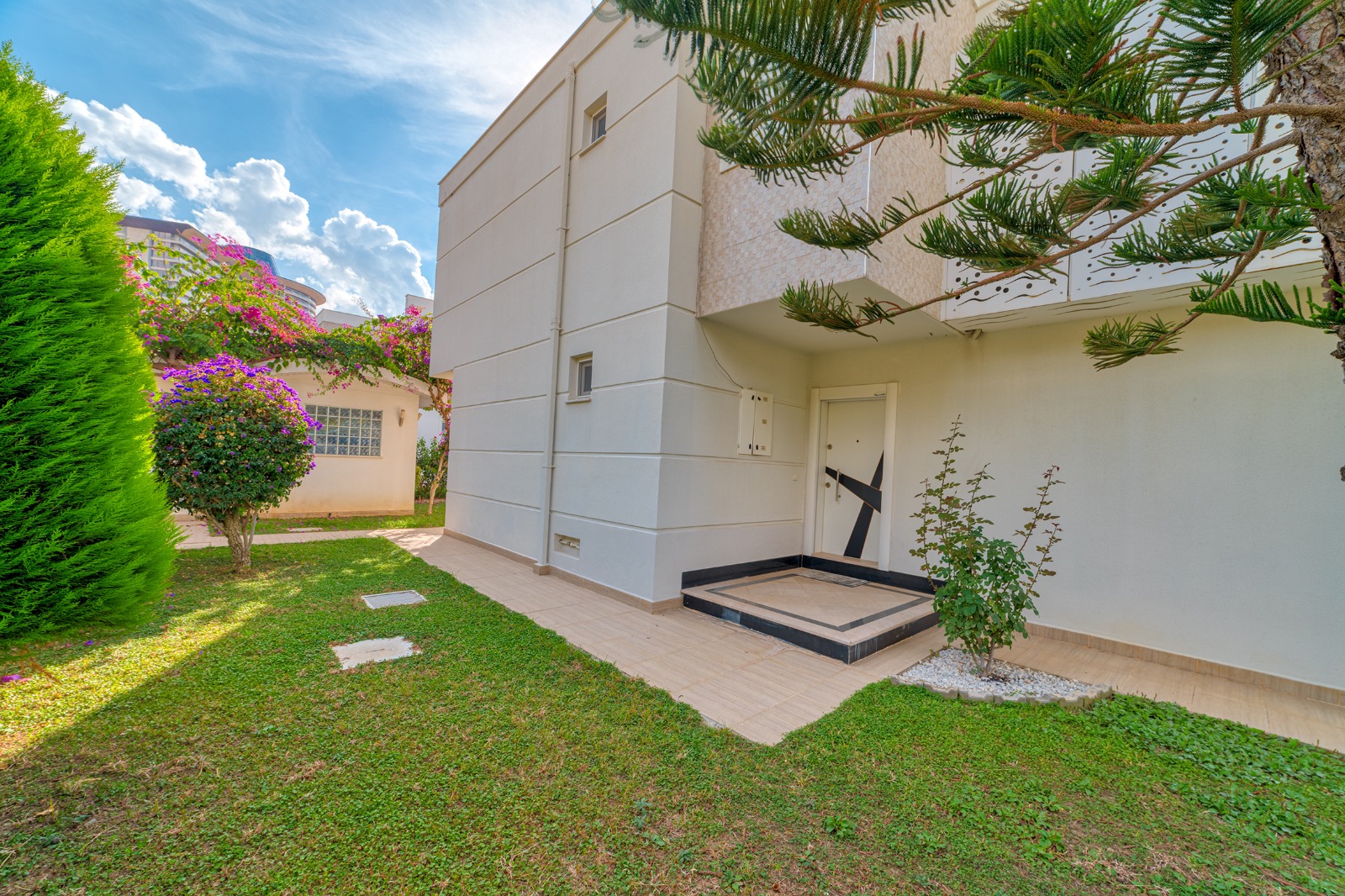 Two-story private villa 4+1 in Alanya – furnished, pool, sea view, Kargicak district
