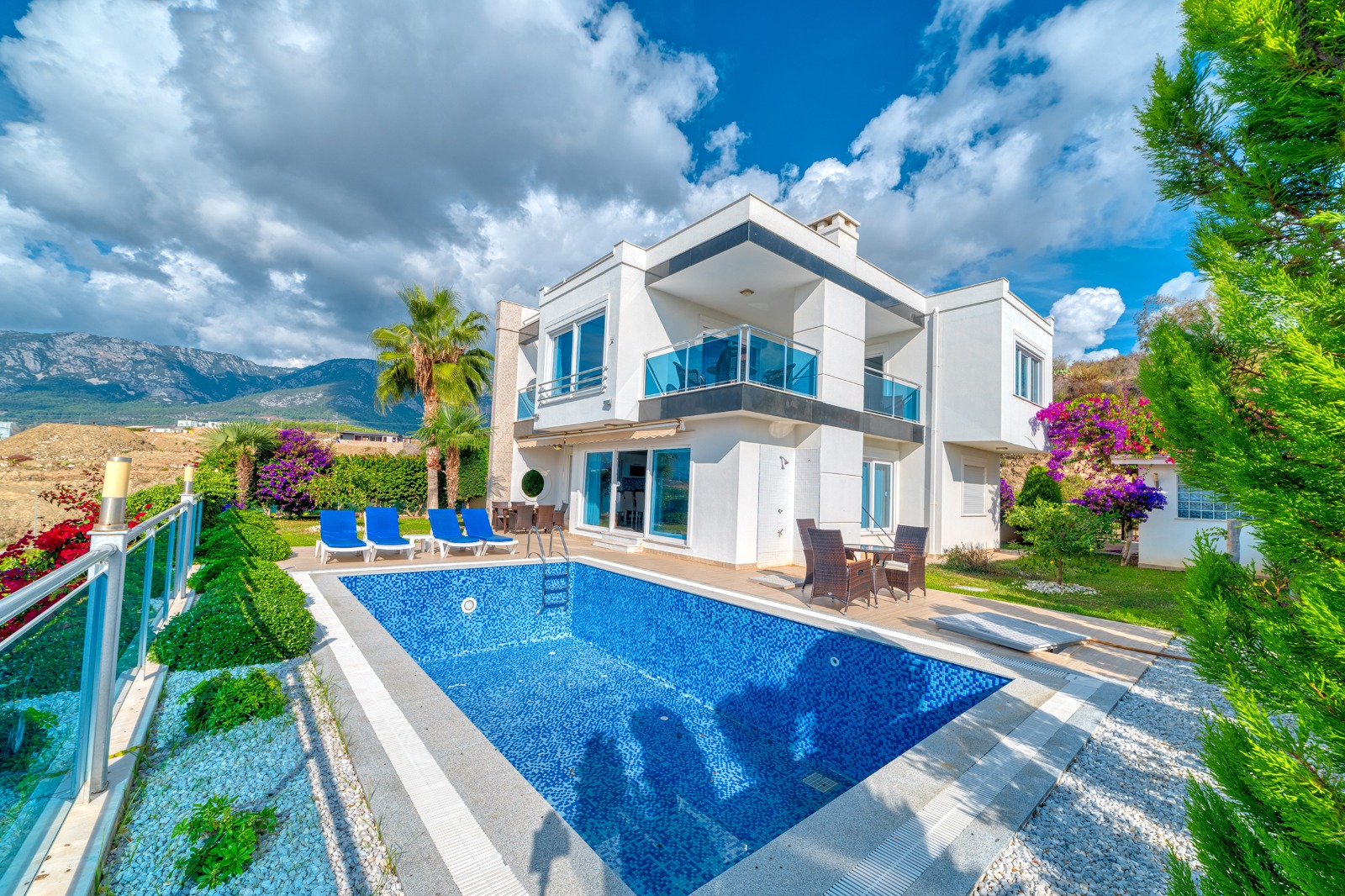 Two-story private villa 4+1 in Alanya – furnished, pool, sea view, Kargicak district