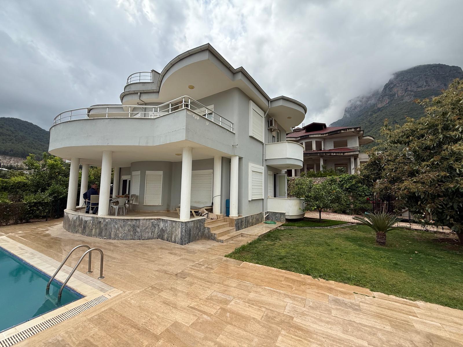 Villa in Alanya for residence permit and citizenship - a detached 4+1 with a pool and garden in the Oba area