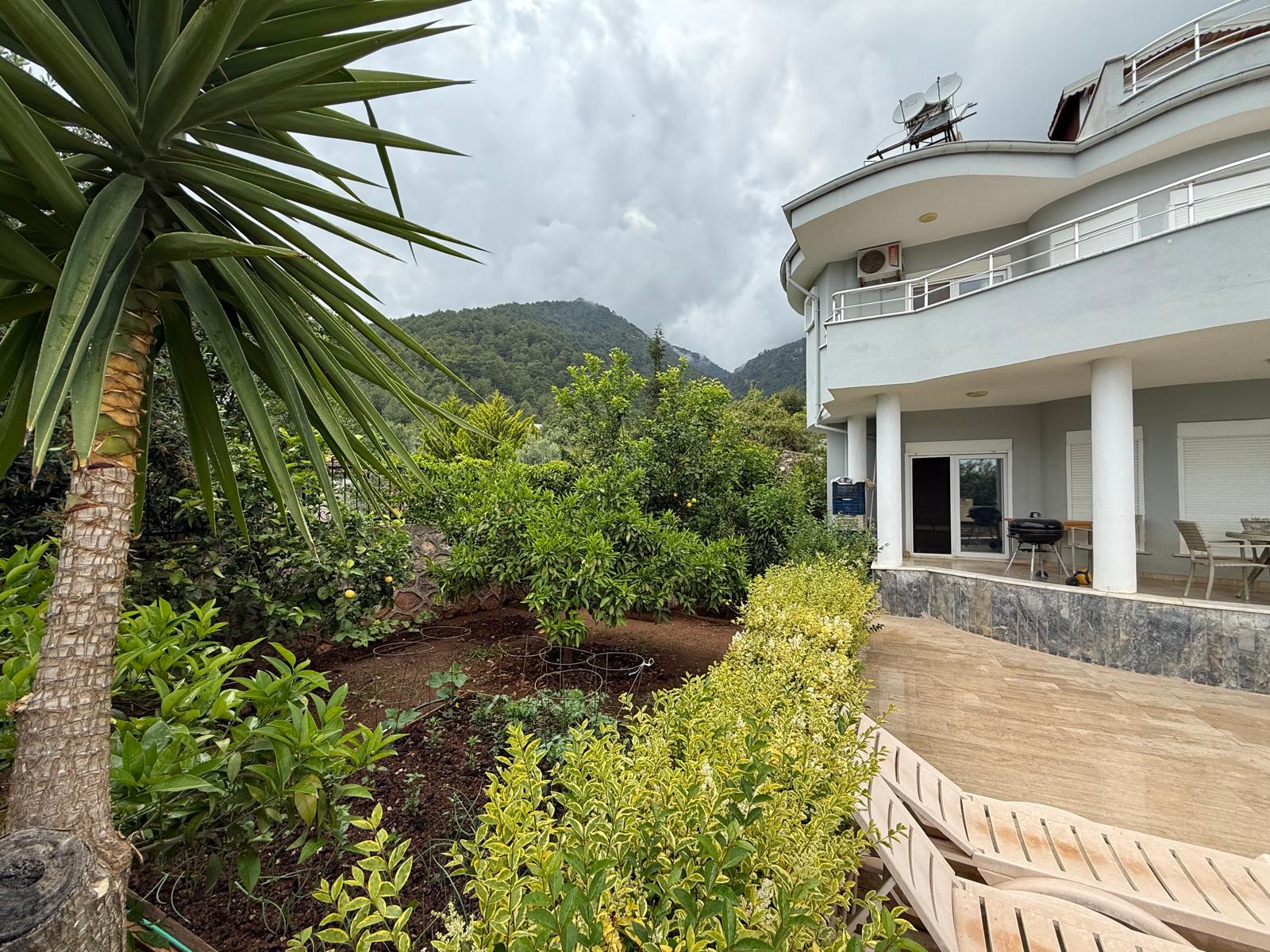 Villa in Alanya for residence permit and citizenship - a detached 4+1 with a pool and garden in the Oba area