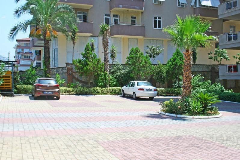 Квартира 2+1 в центре Алании – мебель, вид на горы, остекленный балкон, район пляжа Клеопатра