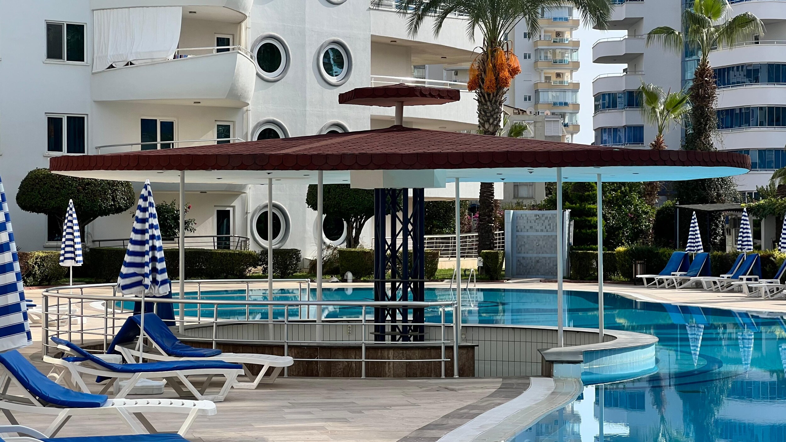 Пентхаус 2+1 в Алании, район Махмутлар – мебель, 110 м² терраса, вид на море и горы