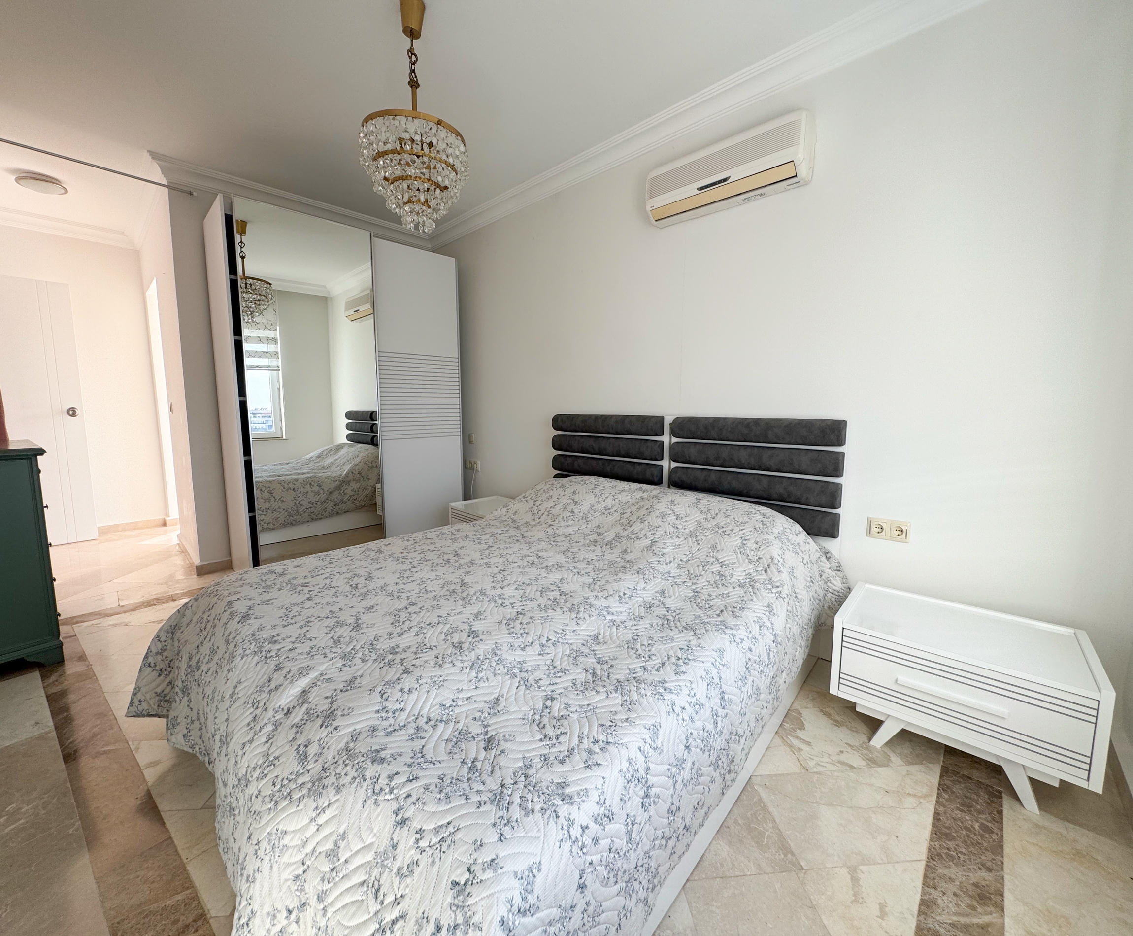 Пентхаус 2+1 в Алании, район Махмутлар – мебель, 110 м² терраса, вид на море и горы