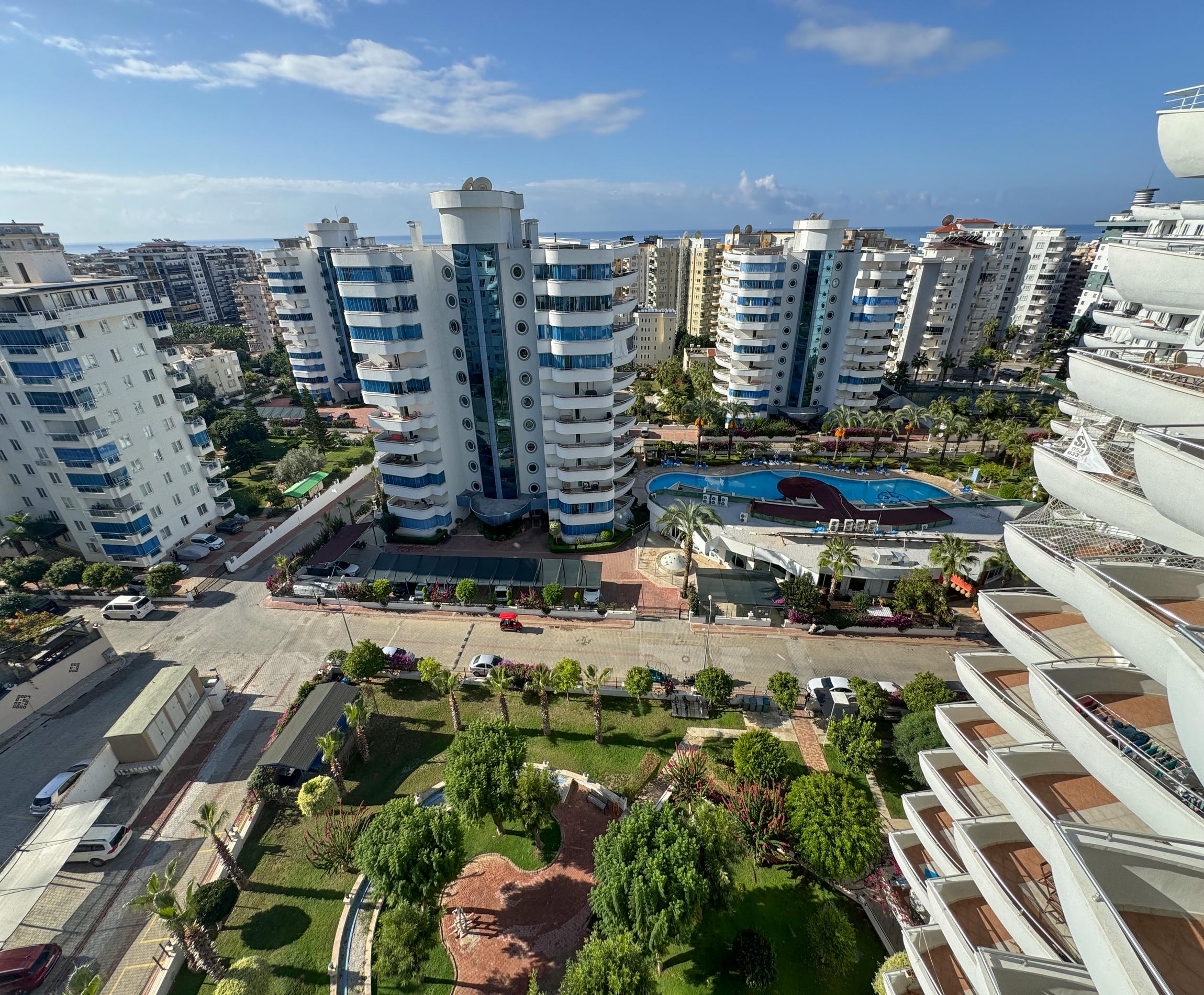 Пентхаус 2+1 в Алании, район Махмутлар – мебель, 110 м² терраса, вид на море и горы