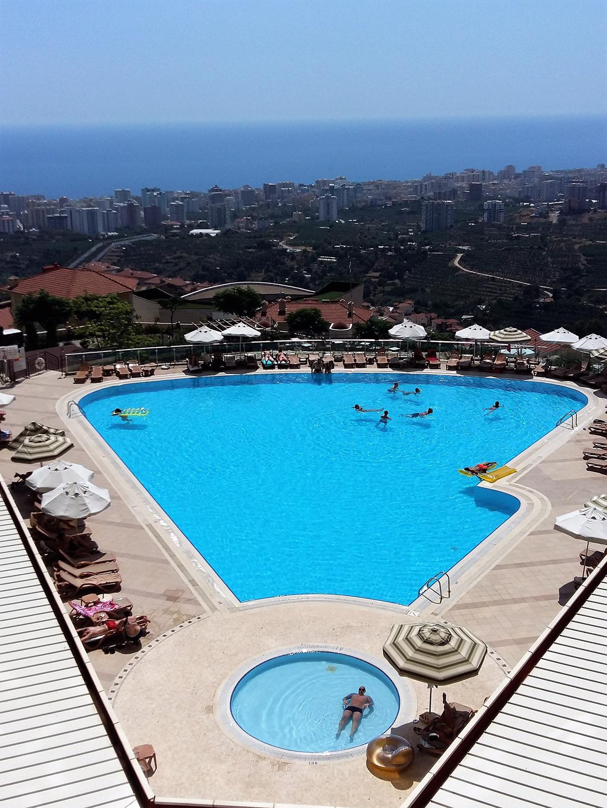 Квартира 1+1 в Алании – мебель, знаменитый resort-style, район Махмутлар