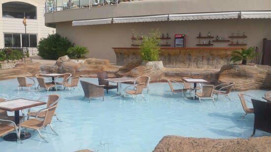 Квартира 1+1 в Алании – мебель, знаменитый resort-style, район Махмутлар