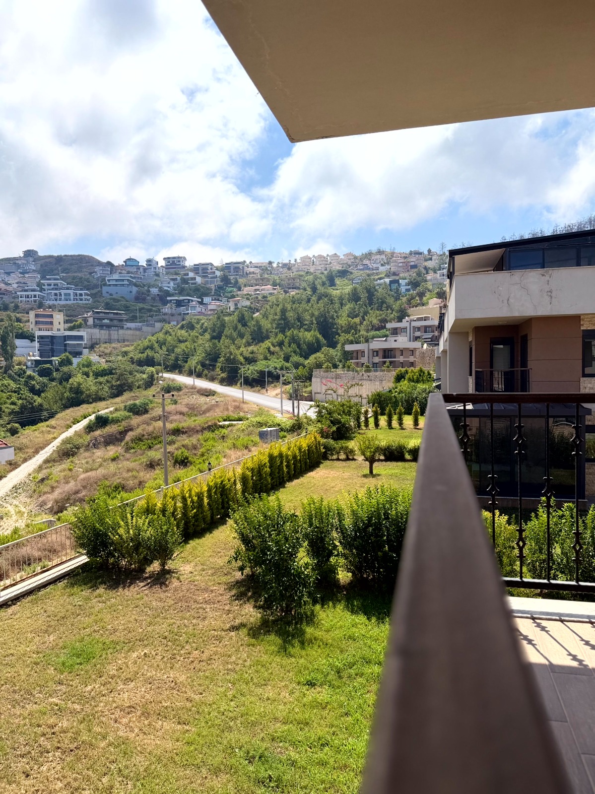 Вилла 3+1 в Алании, район Каргыджак - под ВНЖ, от собственника, с мебелью в элитном эко-комплексе