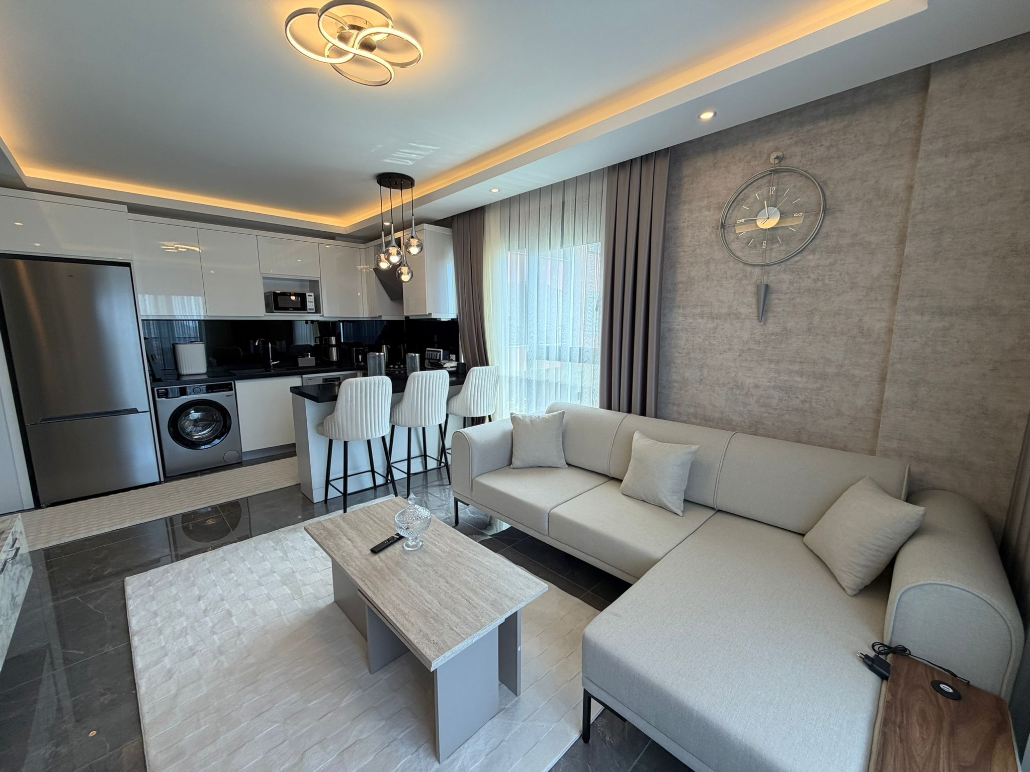 Квартира 1+1 в центре Алании, Хасбахче - мебель, вид на море и крепость, беспроцентная рассрочка