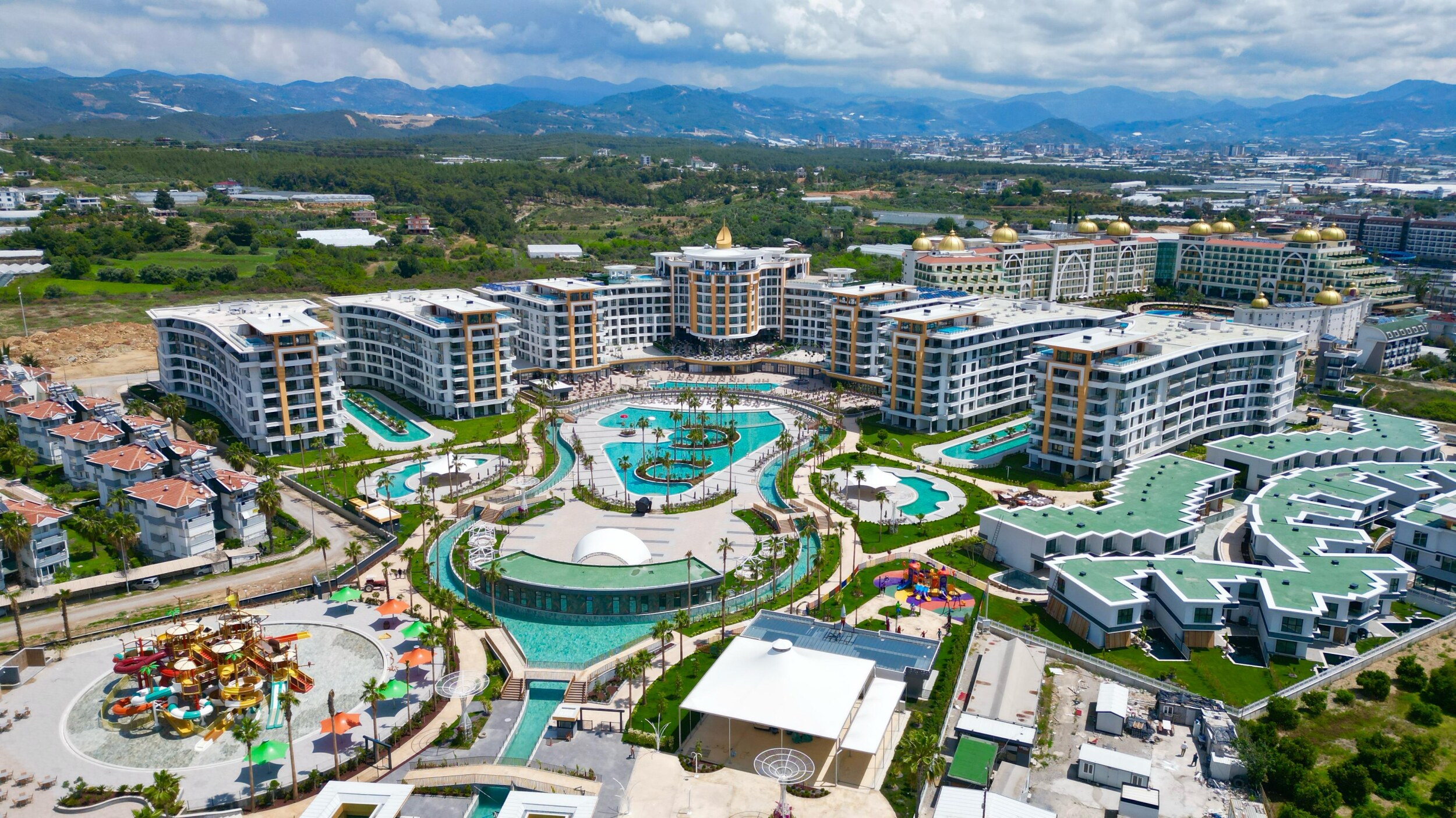 Квартира в Алании, район Тюрклер - 1+1 85 м2 с мебелью в премиальном resort-комплексе