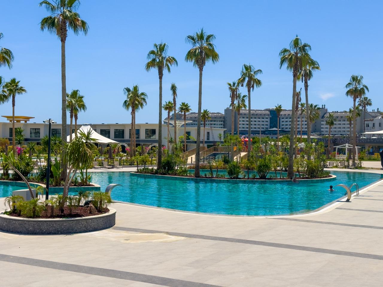 Квартира в Алании, район Тюрклер - 1+1 85 м2 с мебелью в премиальном resort-комплексе
