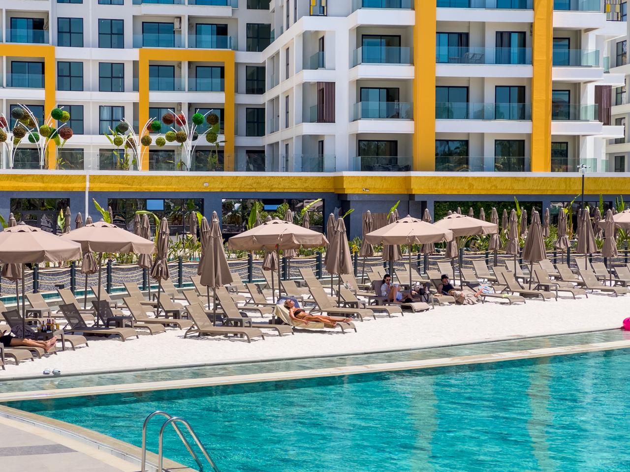 Квартира в Алании, район Тюрклер - 1+1 85 м2 с мебелью в премиальном resort-комплексе