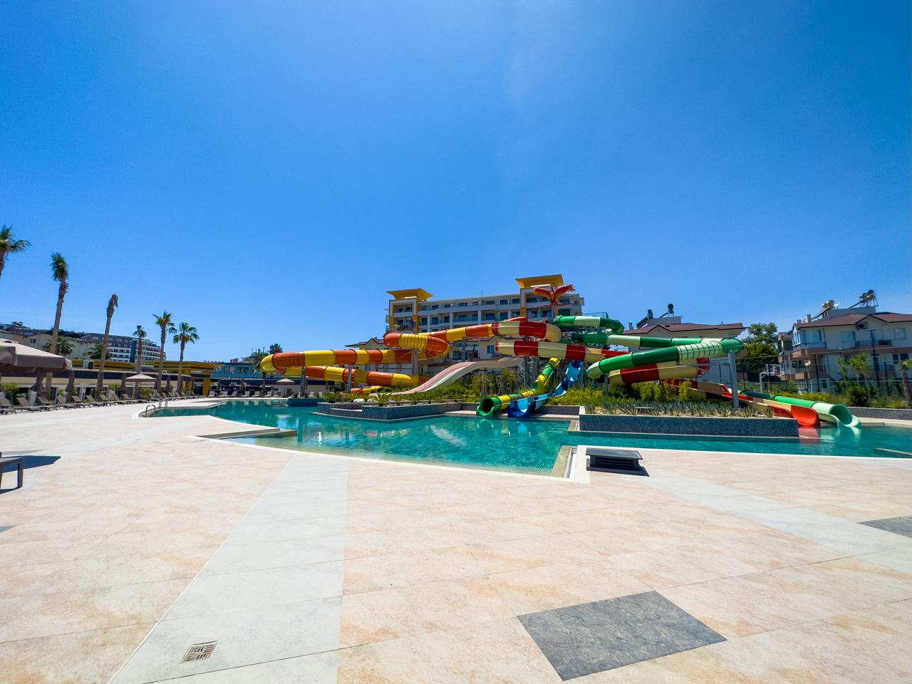 Квартира в Алании, район Тюрклер - 1+1 85 м2 с мебелью в премиальном resort-комплексе