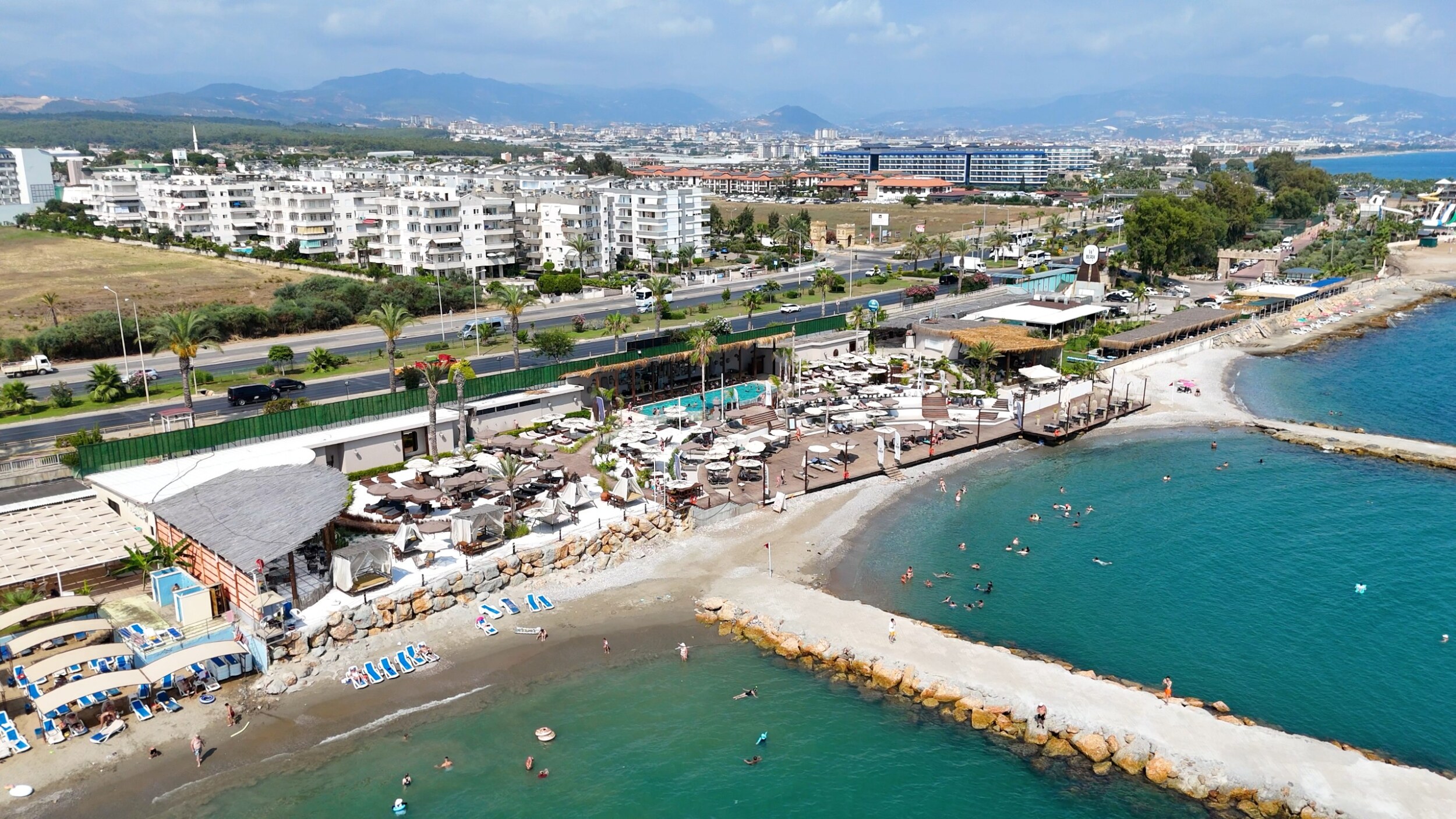 Квартира в Алании, район Тюрклер - 1+1 85 м2 с мебелью в премиальном resort-комплексе