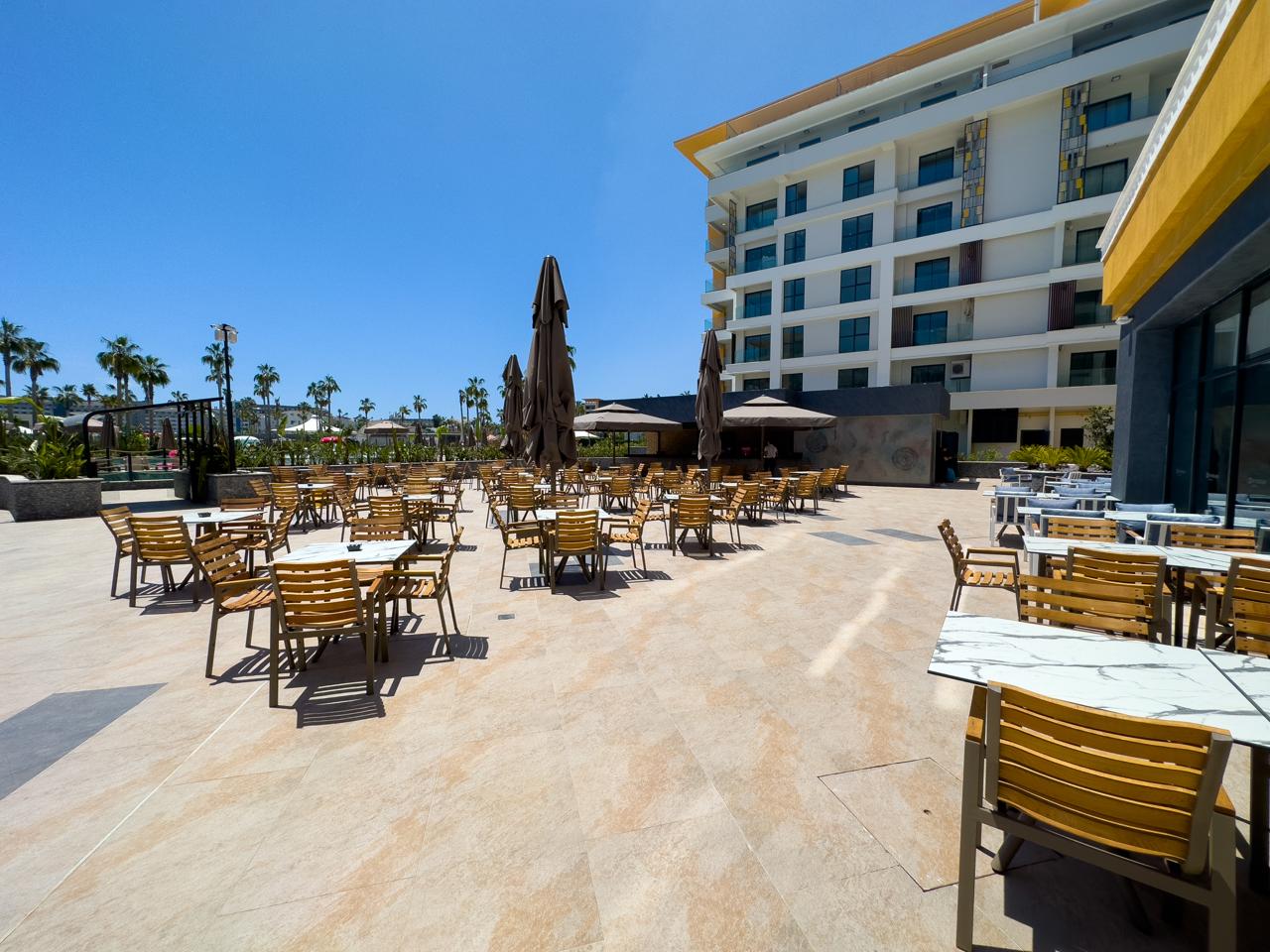 Квартира в Алании, район Тюрклер - 1+1 85 м2 с мебелью в премиальном resort-комплексе