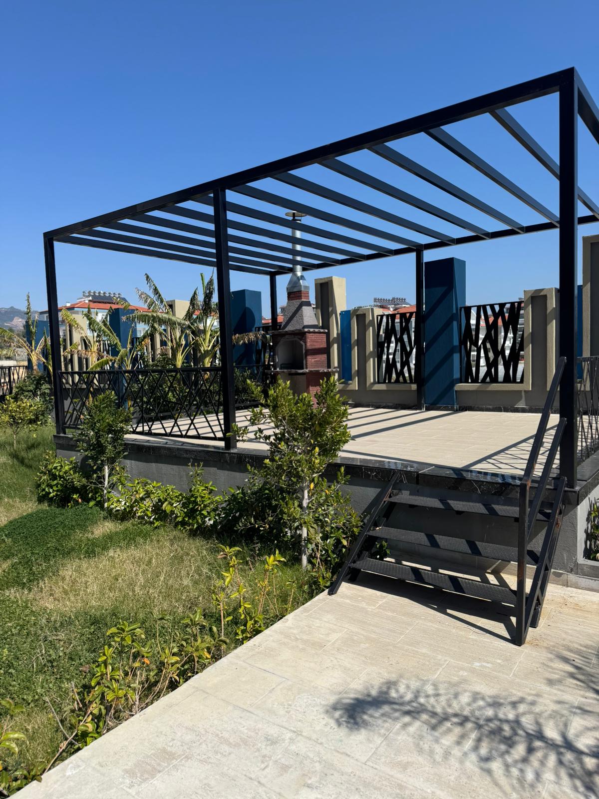 Alanya, Payallar semtinde 1+1 daire – eşyalı, deniz manzaralı, harika fiyat.
