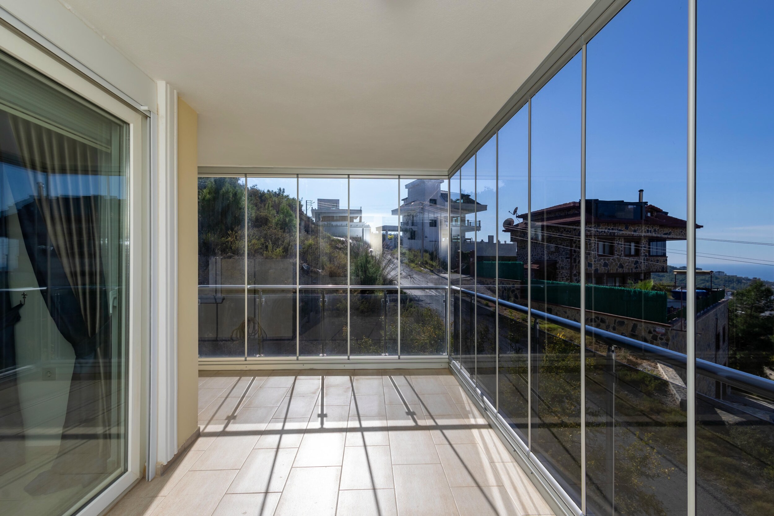 Дуплекс 3+1 в Алании – мебель, панорамный вид на море, район Каргыджак