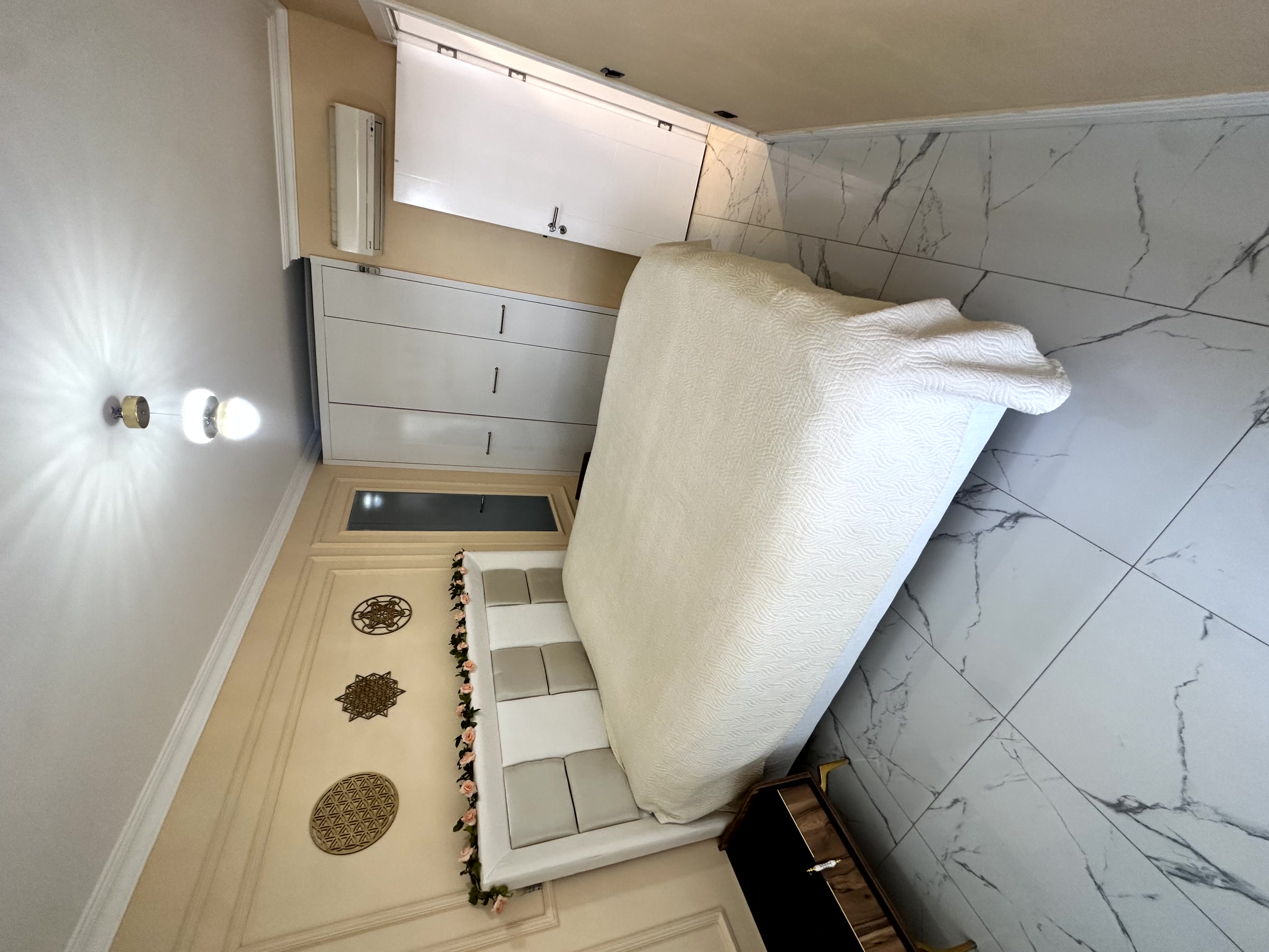Квартира 1+1 в Алании, район Джикджилли - с мебелью и видом на море, балкон остеклен