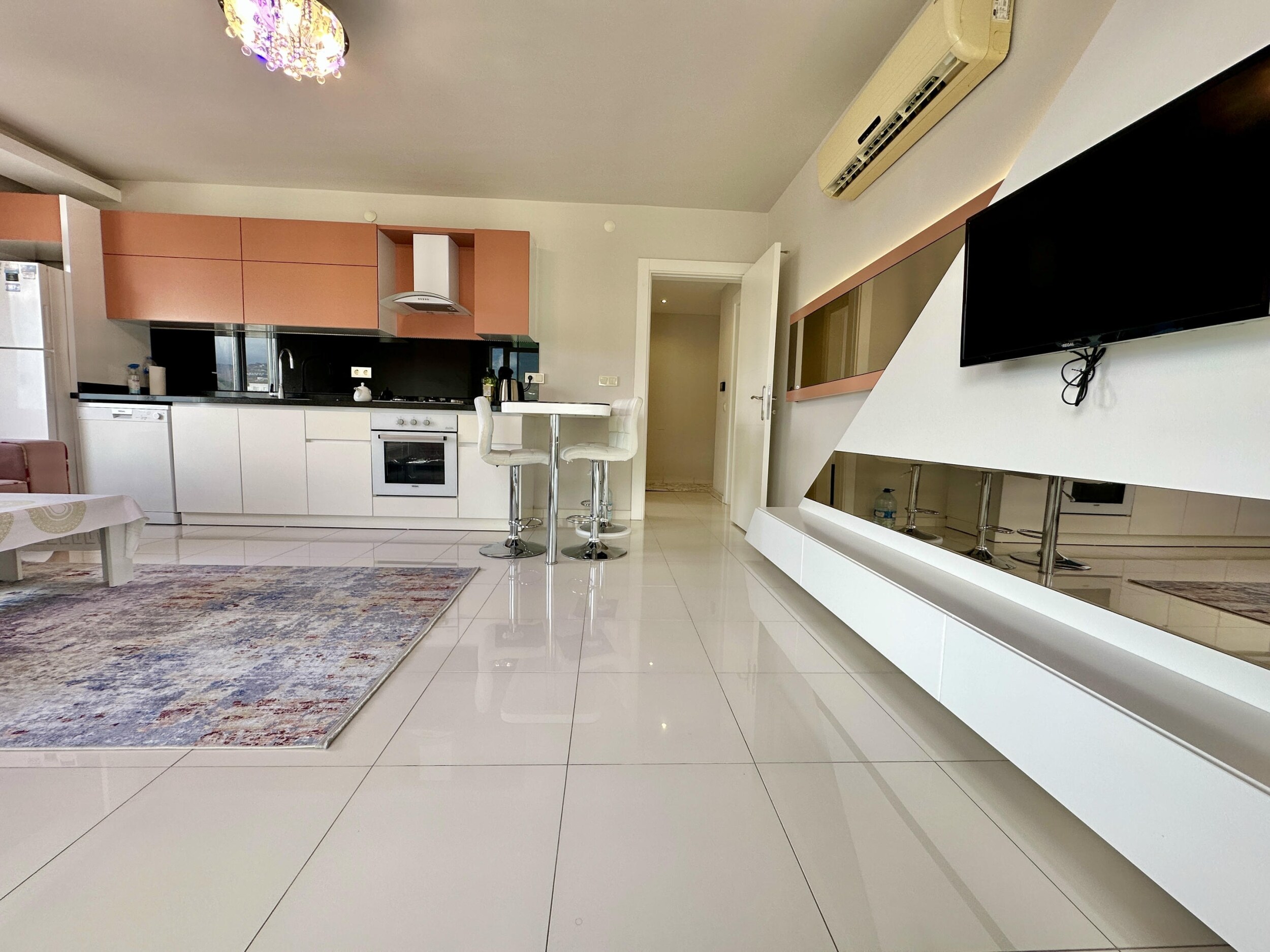 Квартира 1+1 в Алании, район Махмутлар - 70 м², мебель, вид на горы, рядом с морем