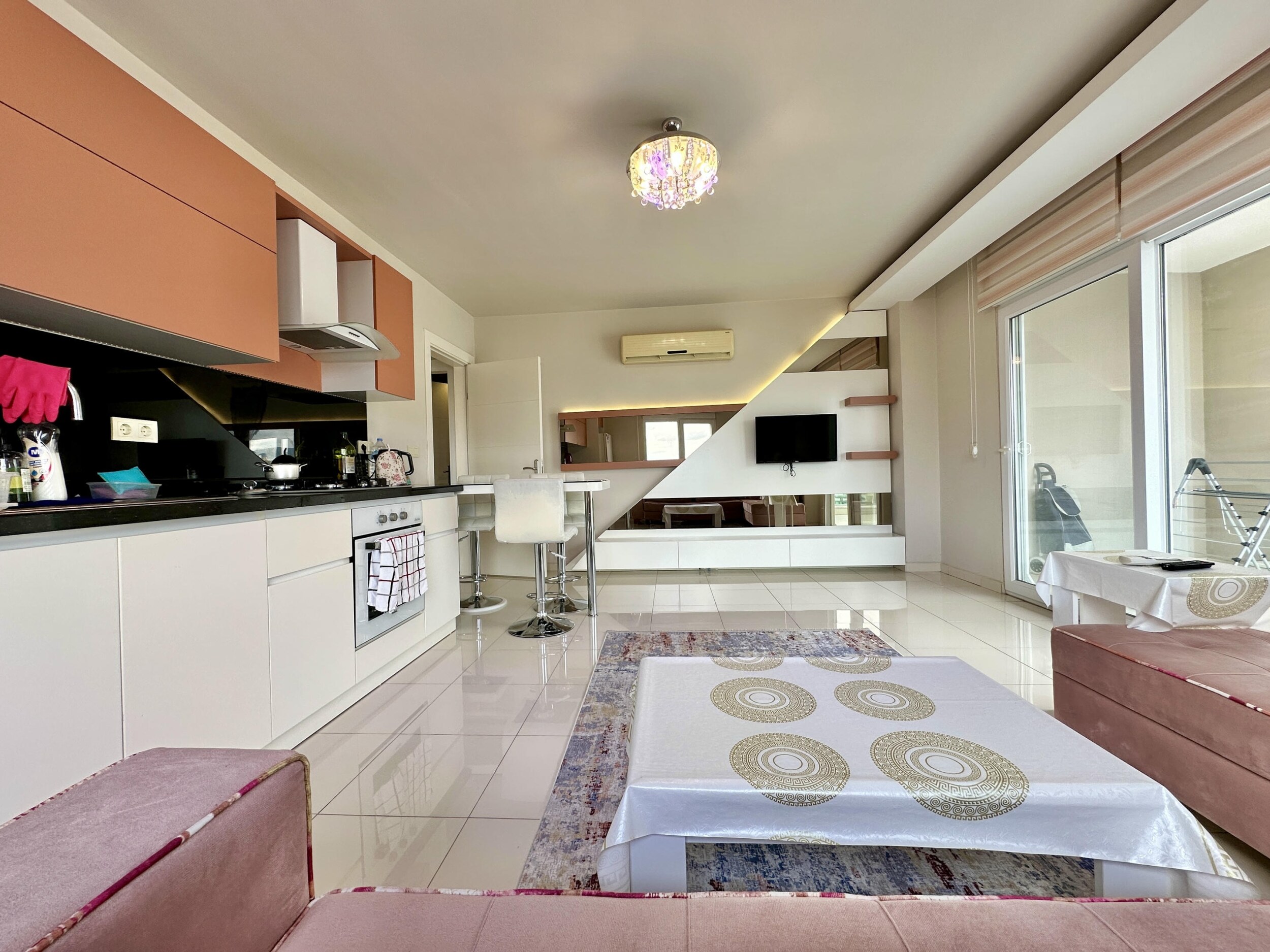Квартира 1+1 в Алании, район Махмутлар - 70 м², мебель, вид на горы, рядом с морем