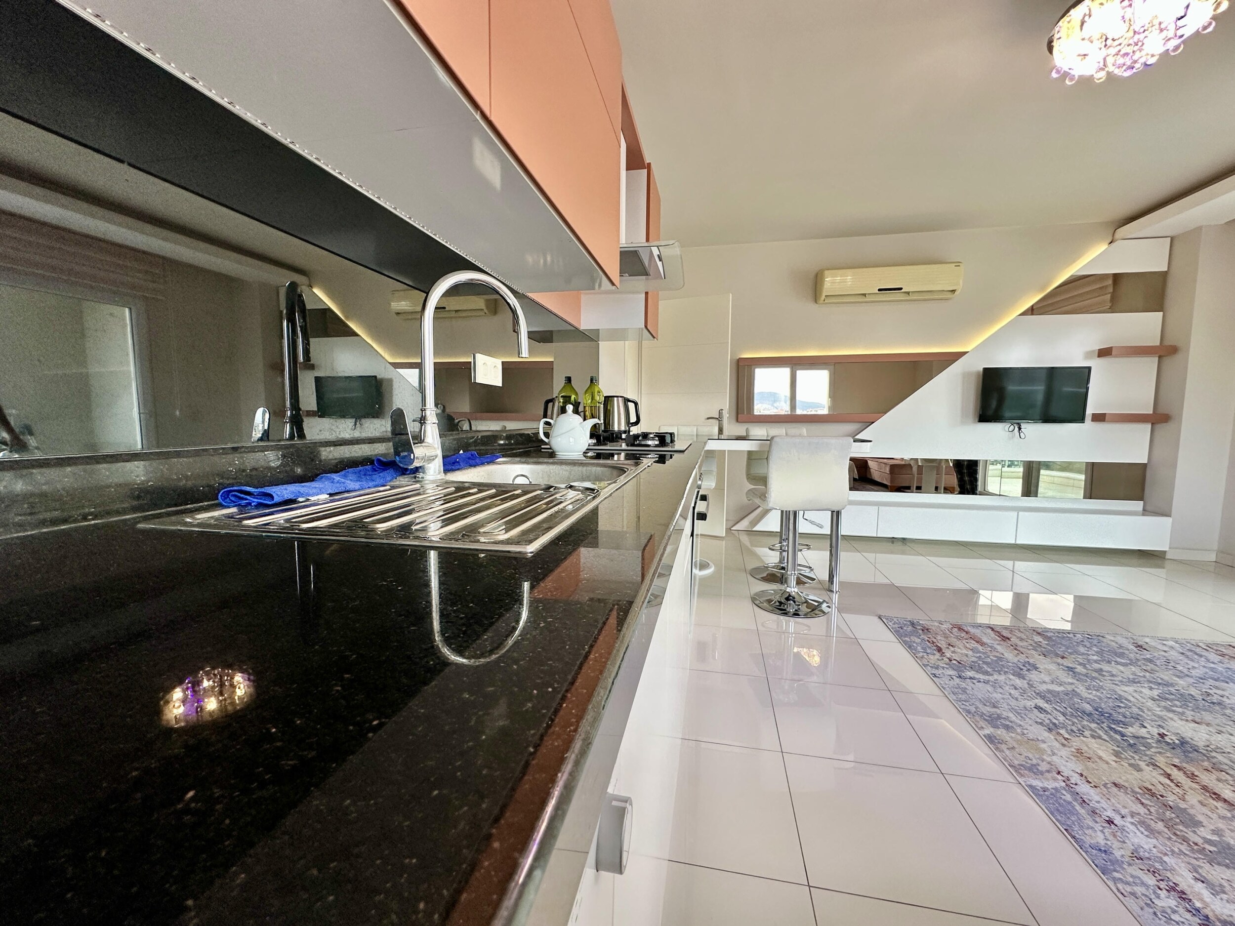 Квартира 1+1 в Алании, район Махмутлар - 70 м², мебель, вид на горы, рядом с морем