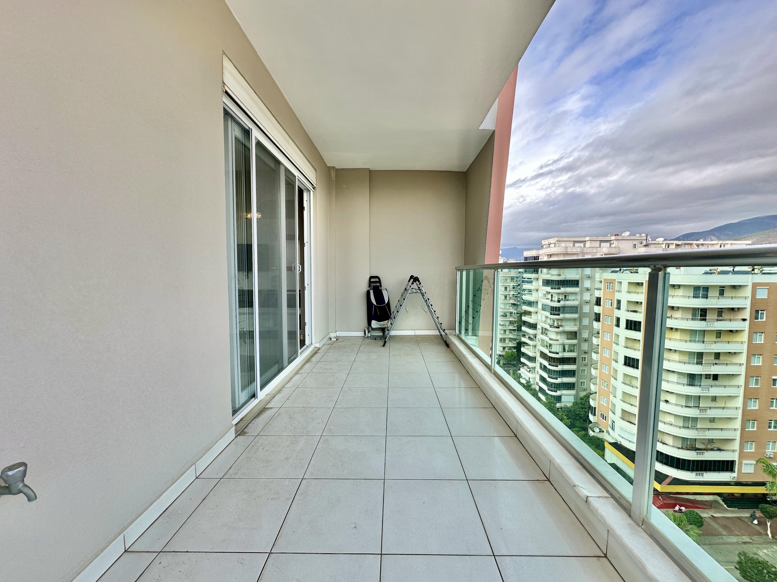 Квартира 1+1 в Алании, район Махмутлар - 70 м², мебель, вид на горы, рядом с морем