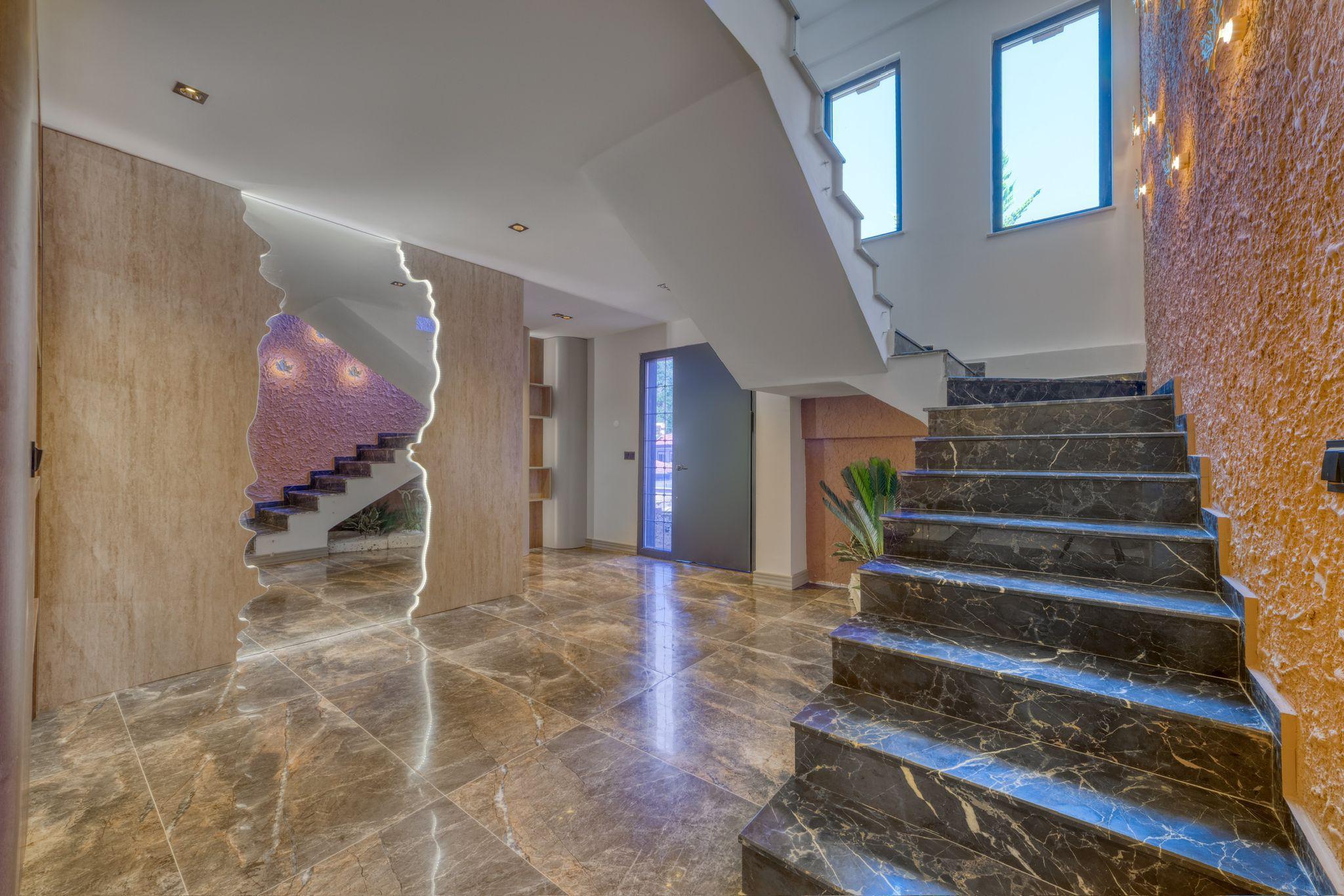 Alanya, Bektaş'ta, havuzlu ve panoramik manzaralı lüks villa. Vatandaşlık başvurusu yapılabilir.
