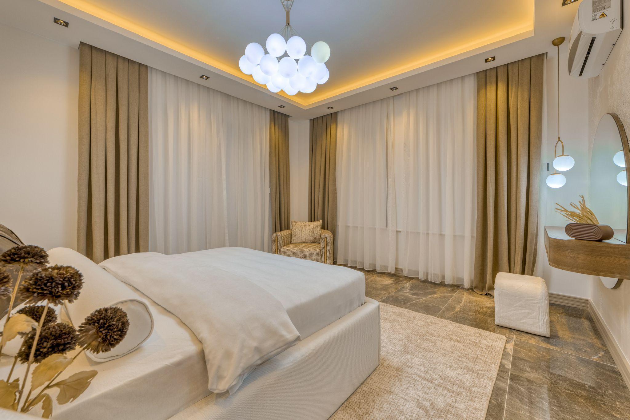 Alanya, Bektaş'ta, havuzlu ve panoramik manzaralı lüks villa. Vatandaşlık başvurusu yapılabilir.