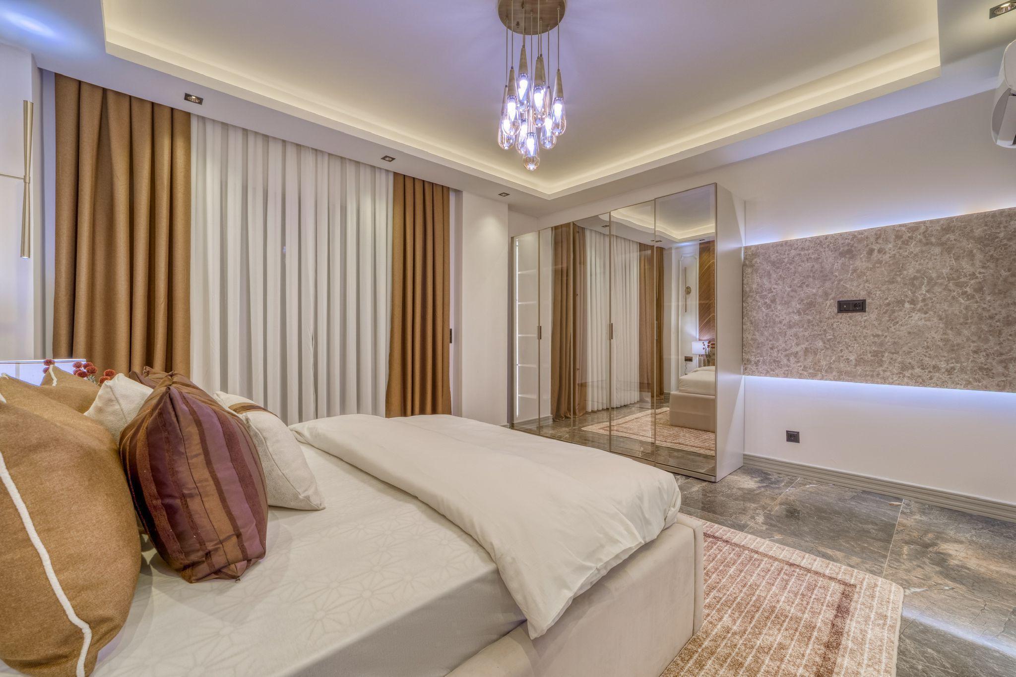 Alanya, Bektaş'ta, havuzlu ve panoramik manzaralı lüks villa. Vatandaşlık başvurusu yapılabilir.