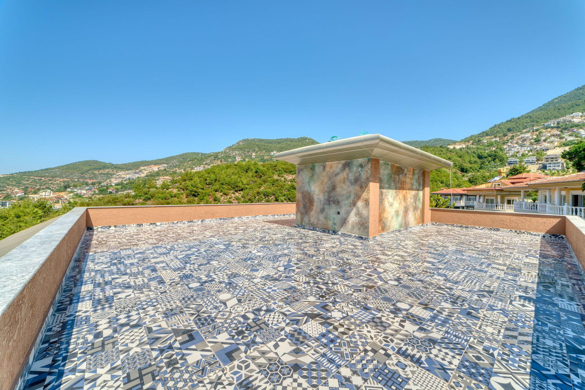 Alanya, Bektaş'ta, havuzlu ve panoramik manzaralı lüks villa. Vatandaşlık başvurusu yapılabilir.