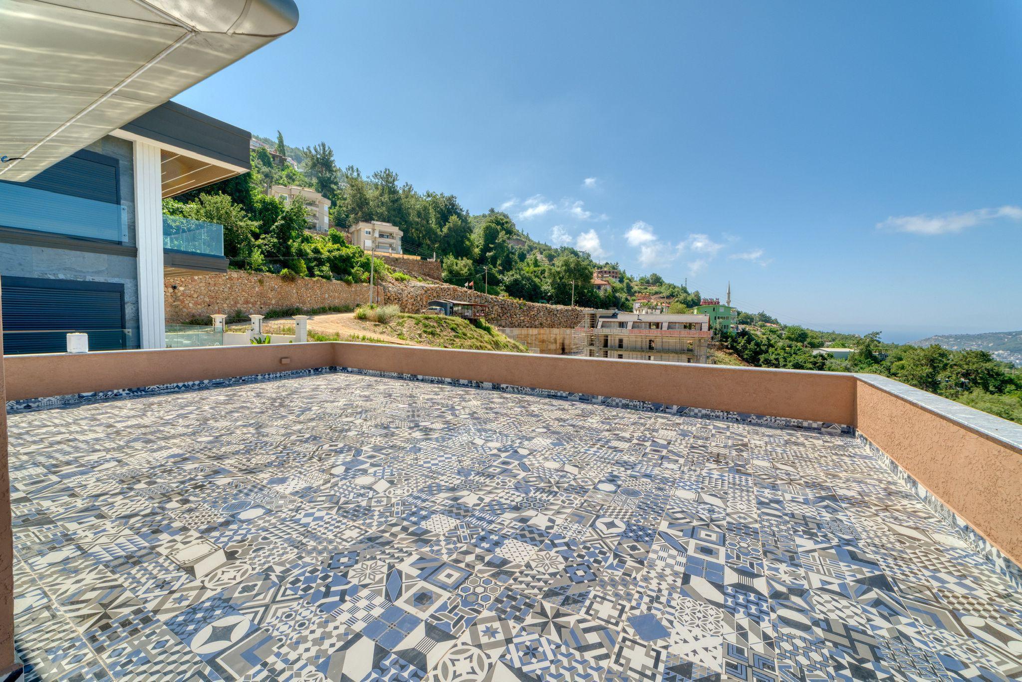 Alanya, Bektaş'ta, havuzlu ve panoramik manzaralı lüks villa. Vatandaşlık başvurusu yapılabilir.
