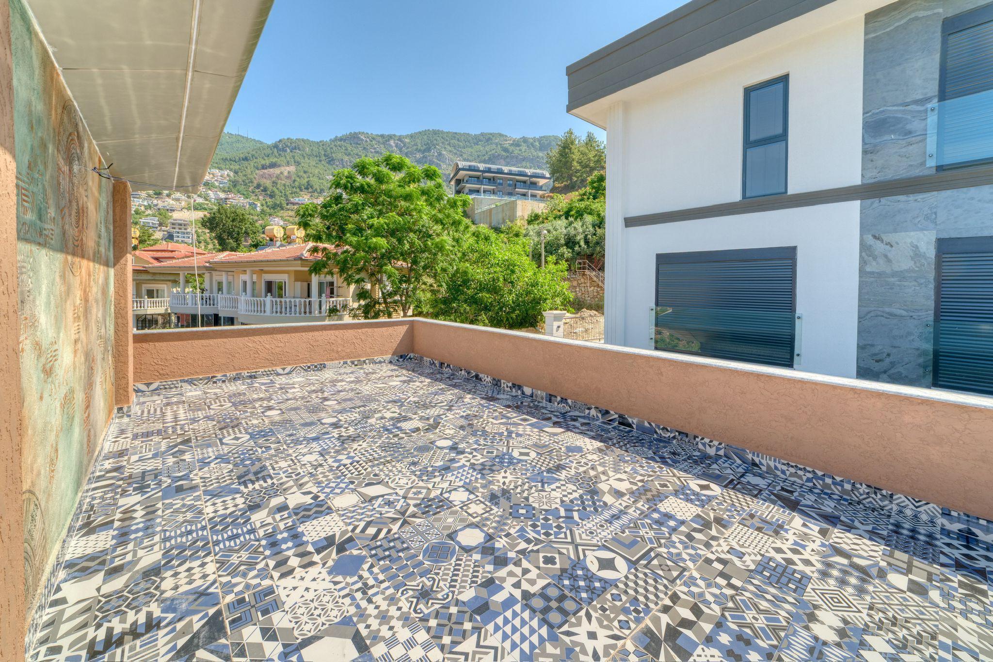 Alanya, Bektaş'ta, havuzlu ve panoramik manzaralı lüks villa. Vatandaşlık başvurusu yapılabilir.