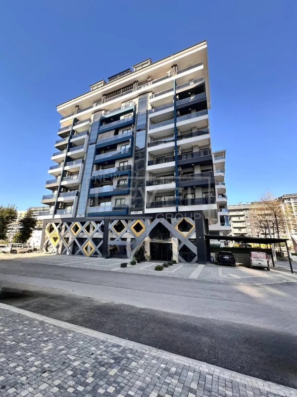 Gri-beyaz cepheli bina, 2+1 penthouse Mahmutlar’da Alanya’da Türkiye’de satılık — New Level Group
