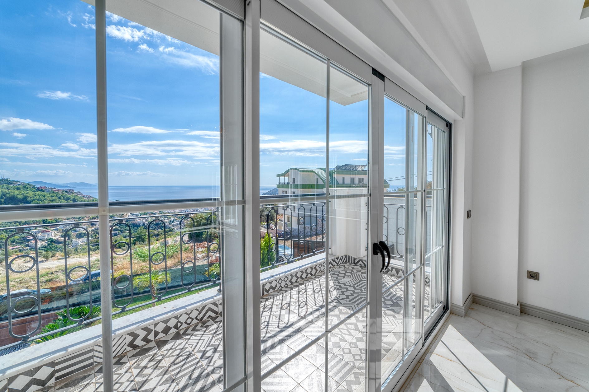 Balcony with panoramic glazing, sliding doors and sea view in Turkey for sale