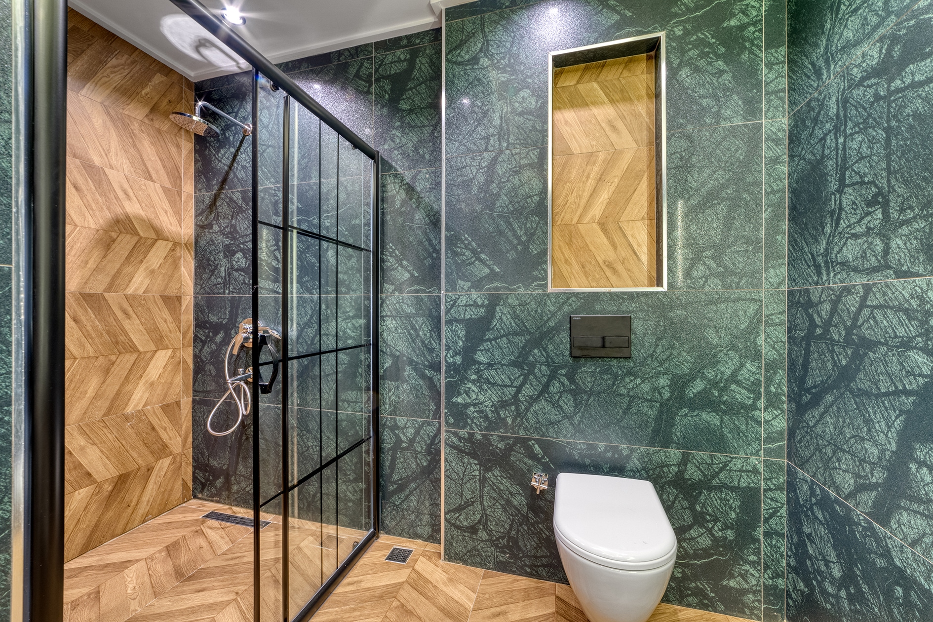 Glass shower enclosure and wall-hung toilet in a 5+1 house bathroom in Alanya