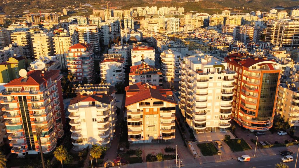 Palmiye ve dağ yamacıyla Mahmutlar'da Alanya'da Türkiye'de satılık 4+2 penthouse — New Level Group