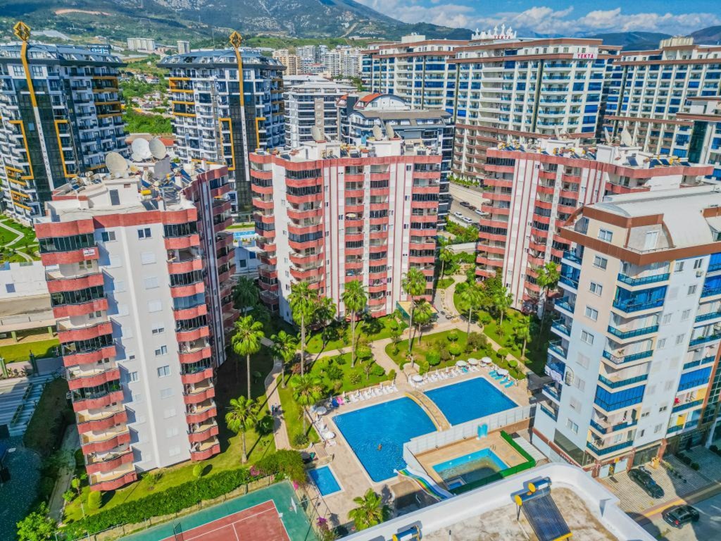 Бассейны, сад и корпуса: квартира 3+1 в Махмутларе, Алании, Турции в продаже — New Level Group