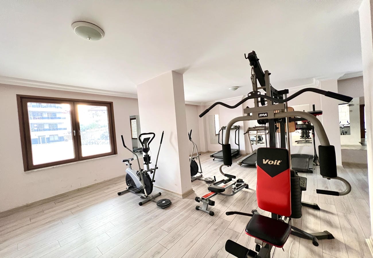 Çok işlevli alet ve kondisyon bisikleti 4+1 dairelerin bulunduğu kompleksteki spor salonunda