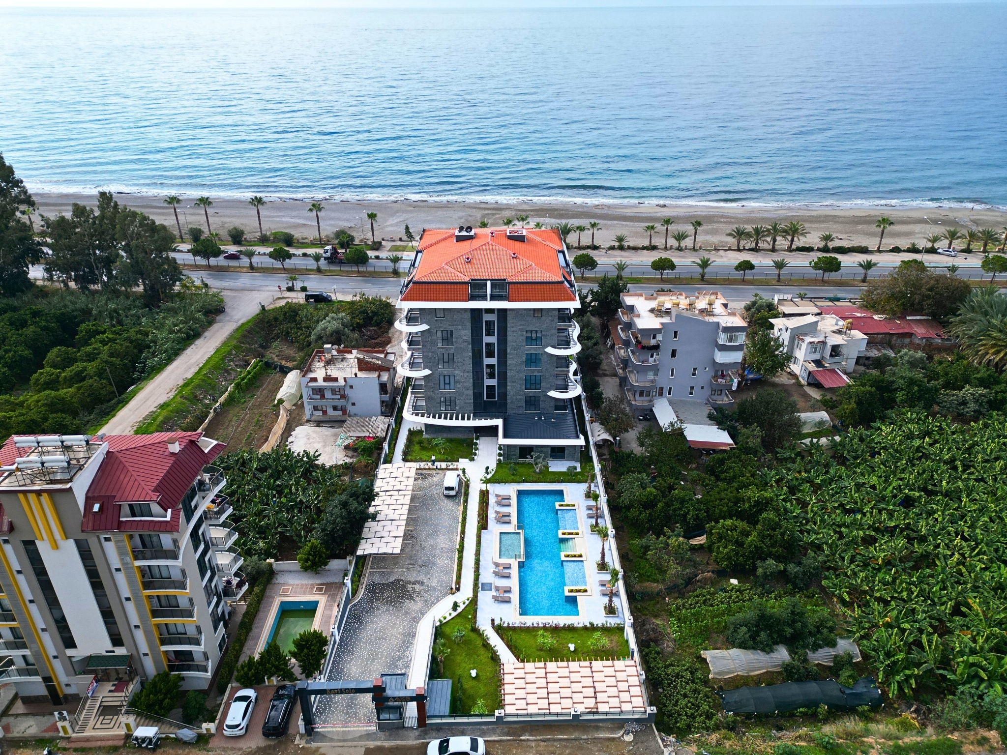 Aerial view of dark building and pool: 2+1 penthouse for sale in Kestel, Alanya, Turkey — New Level Group